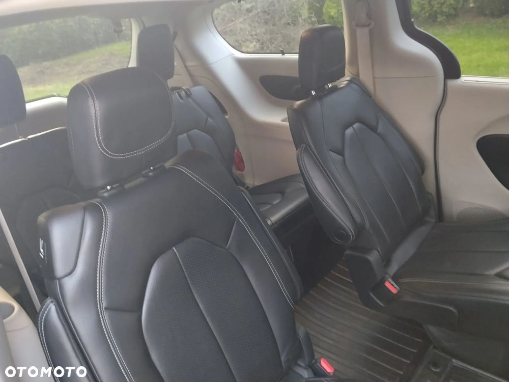 Chrysler Pacifica - 28