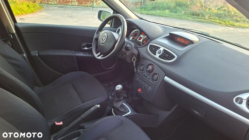 Renault Clio - 17