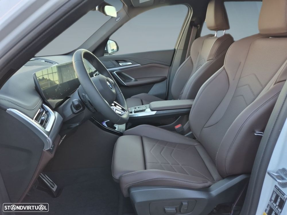 BMW iX1 eDrive20 Pack Desportivo M Pro - 9