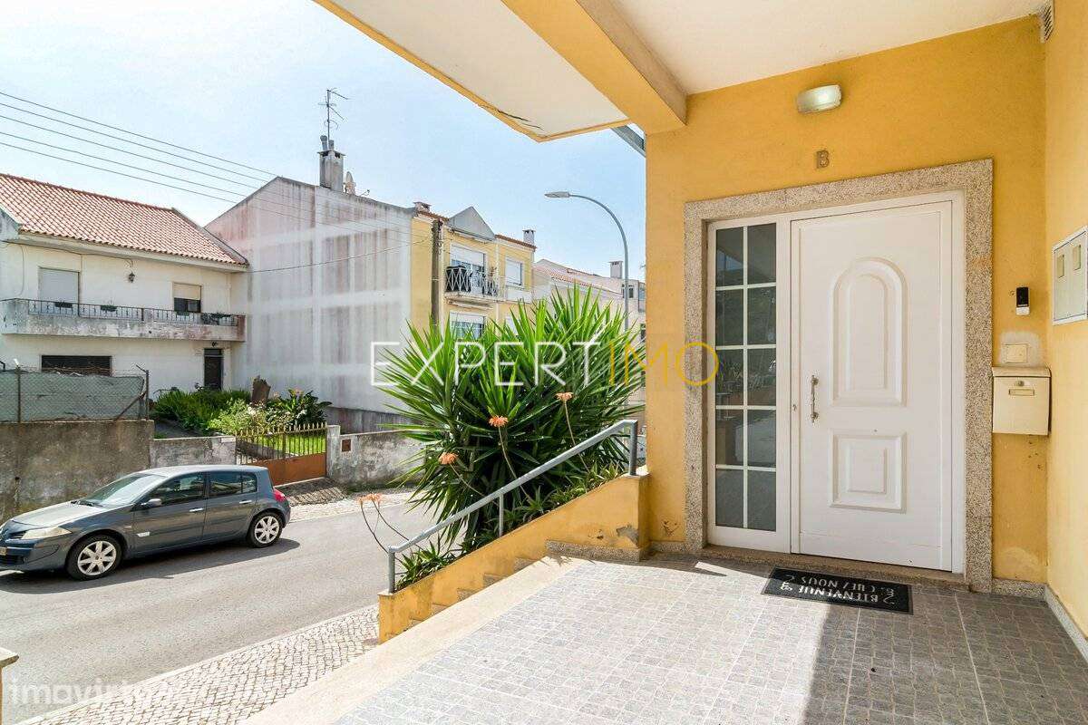 Apartamento T3, com 3 lugares de parqueamento a 10 minutos Lisboa -... - Grande imagem: 2/26