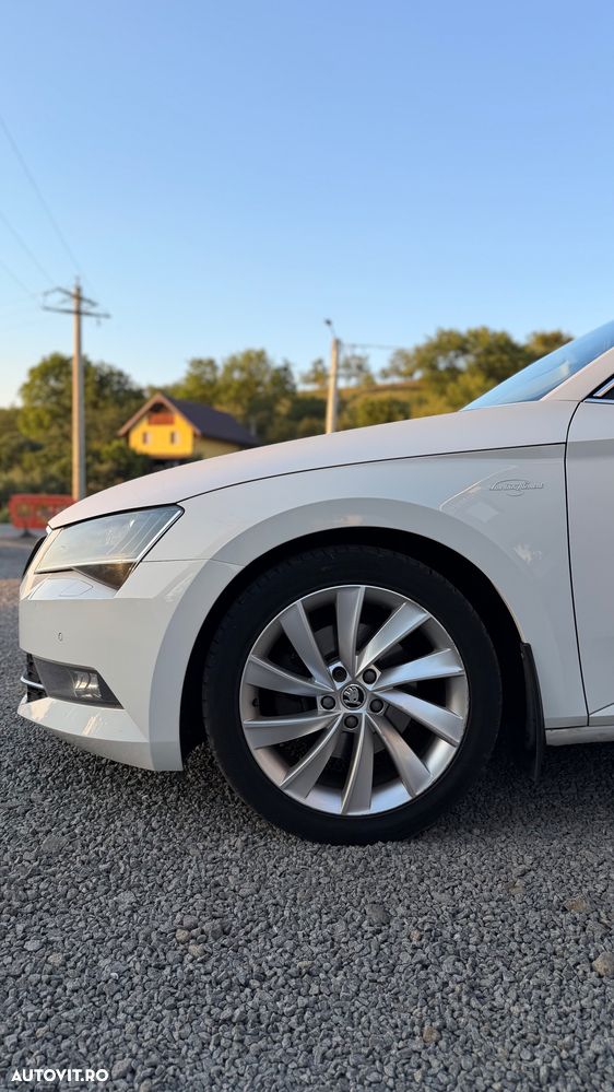 Skoda Superb 2.0 TDI DSG 4X4 Laurin & Klement - 6