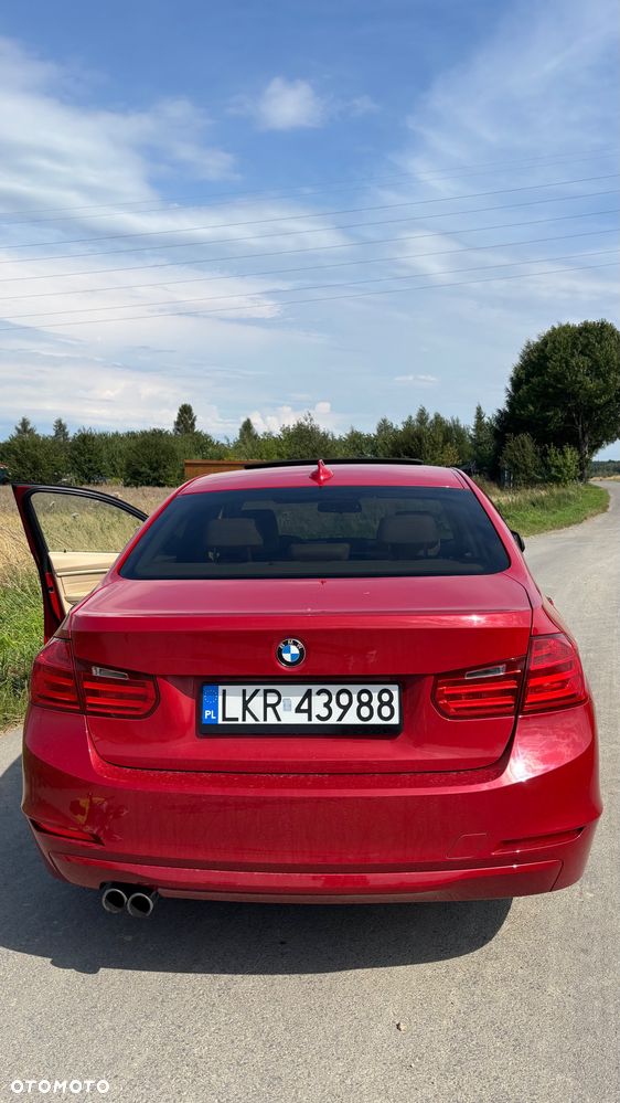 BMW Seria 3 328i xDrive Luxury Line - 3