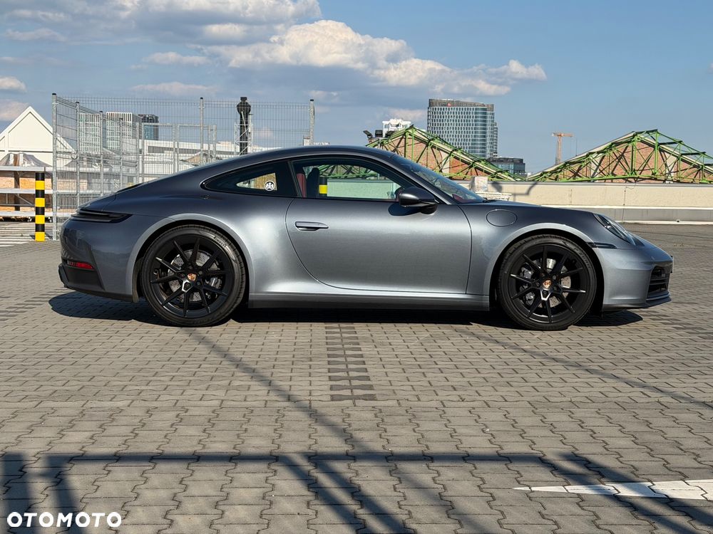Porsche 911 Carrera - 4