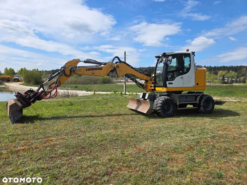 Liebherr A310 - 5