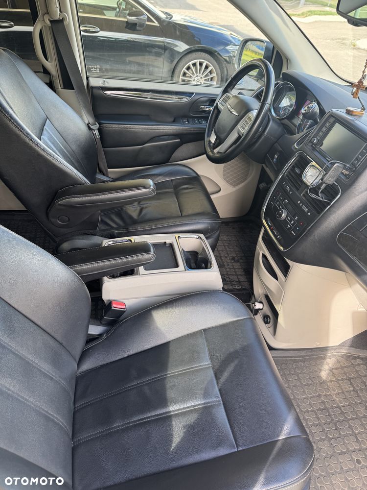 Chrysler Town & Country 3.6 Limited - 24