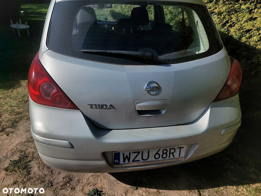 Nissan Tiida - 12