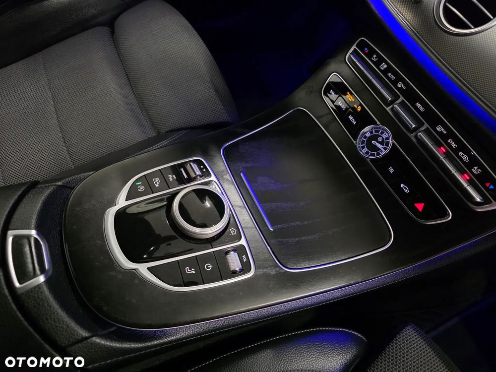 Mercedes-Benz Klasa E 220 d 9G-TRONIC AMG Line - 20