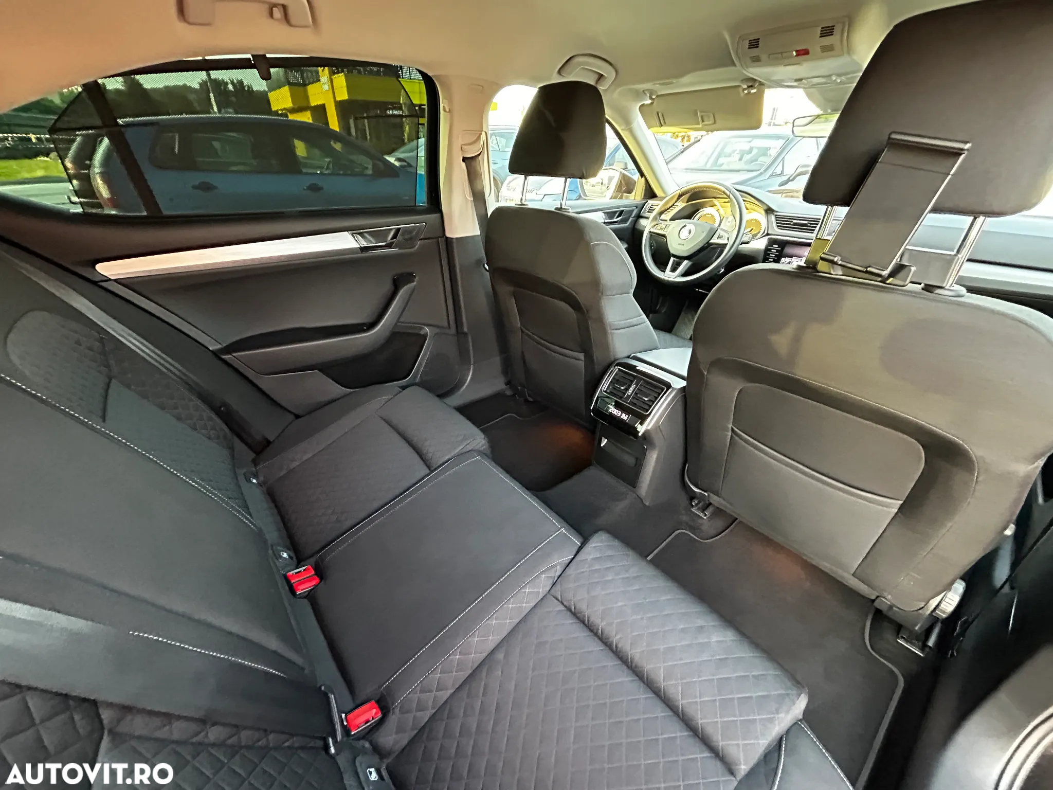 Skoda Superb Combi 2.0 TDI DSG Ambition - 14