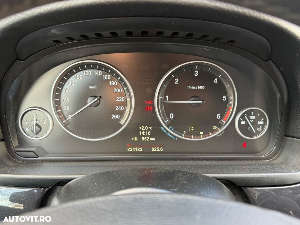 BMW Seria 5 525d Luxury Line - 24