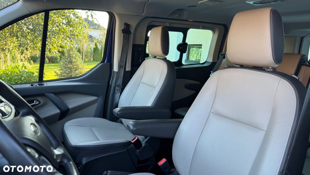Ford Tourneo Custom - 33