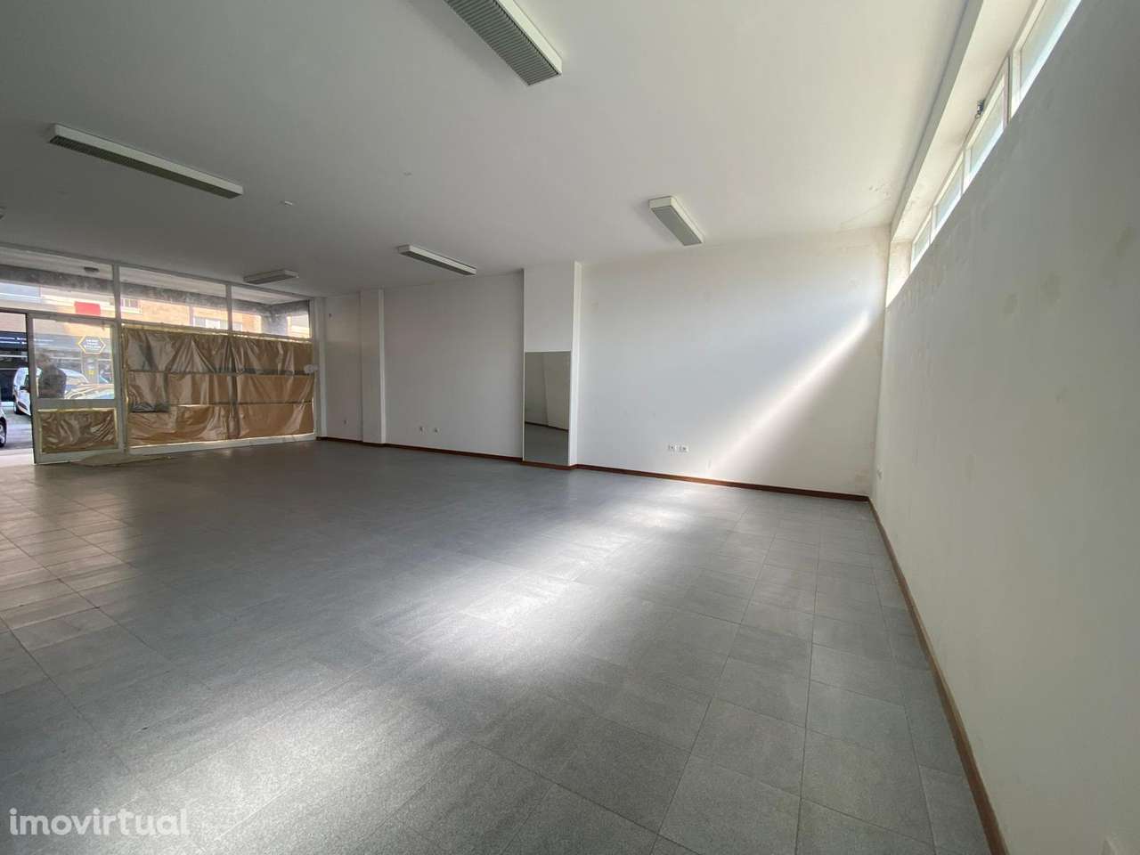 Loja 87 m² , (Imóvel de Banco), 2 Frentes, Possib.Converter  Habitação - Grande imagem: 2/18