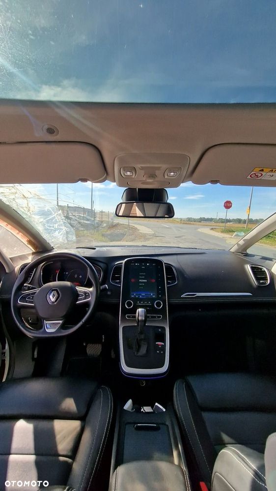 Renault Grand Scenic - 32