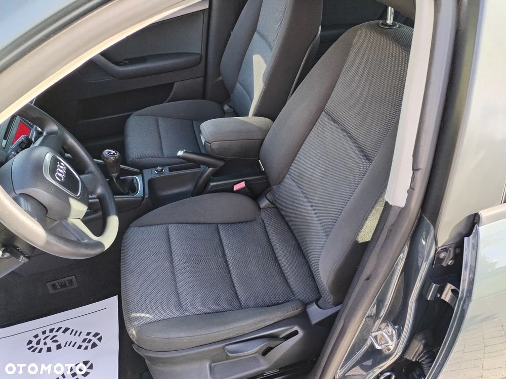 Audi A3 Sportback 1.6 Ambiente - 31
