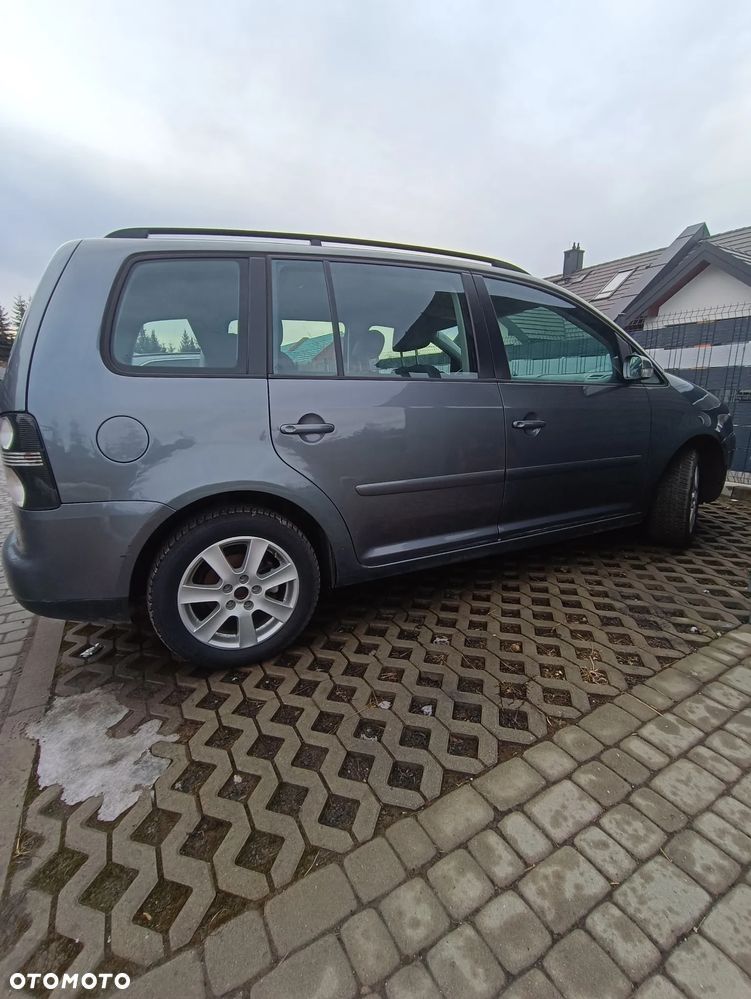 Volkswagen Touran 2.0 TDI DPF Comfortline - 2