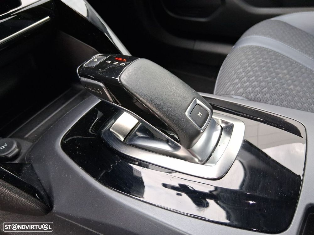 Peugeot 2008 1.2 PureTech Allure Pack EAT8 - 4
