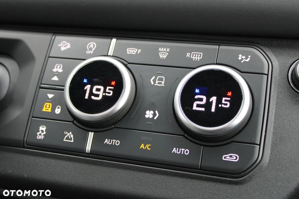 Land Rover Defender - 31