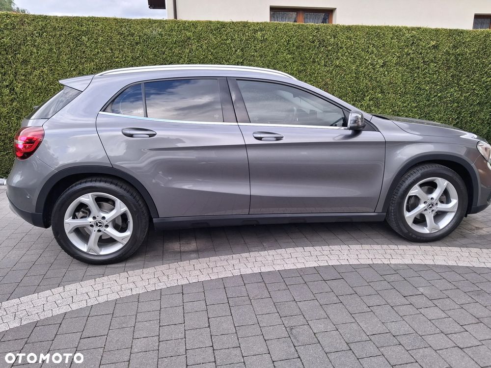 Mercedes-Benz GLA 180 AMG Line - 7