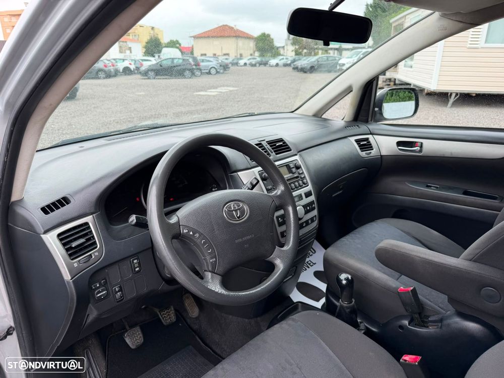Toyota Avensis Verso 2.0 D-4D - 7