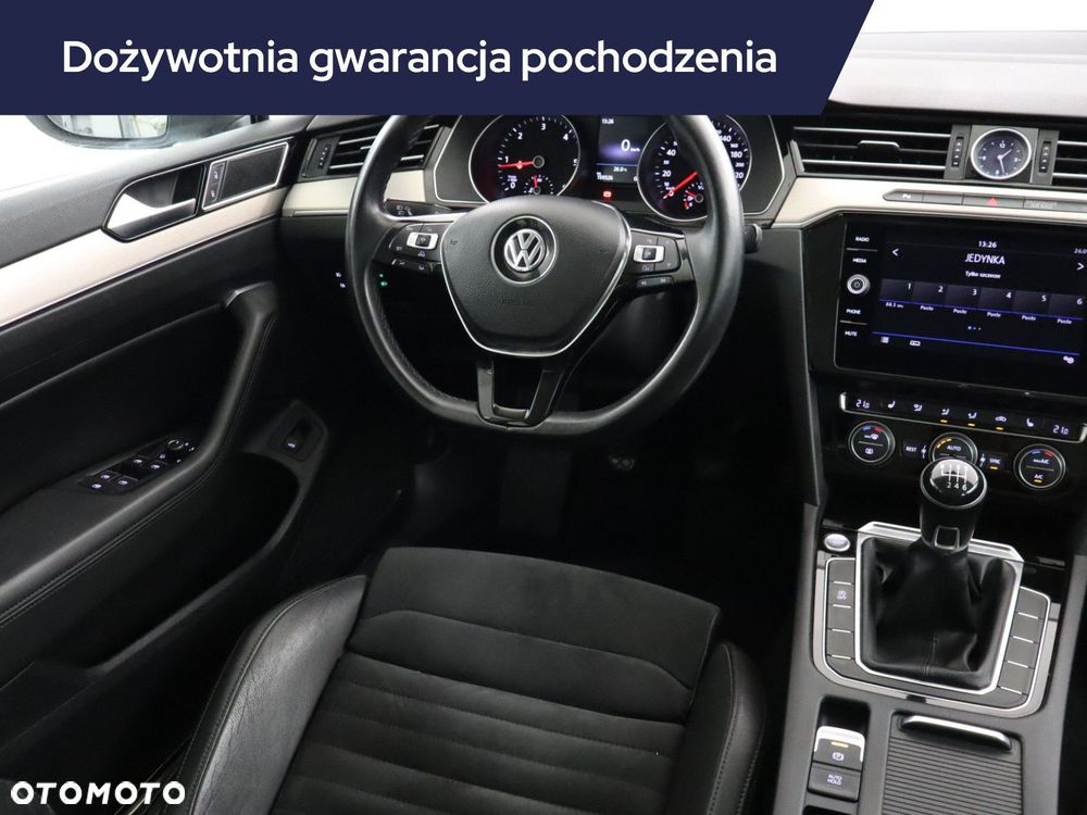 Volkswagen Passat - 9