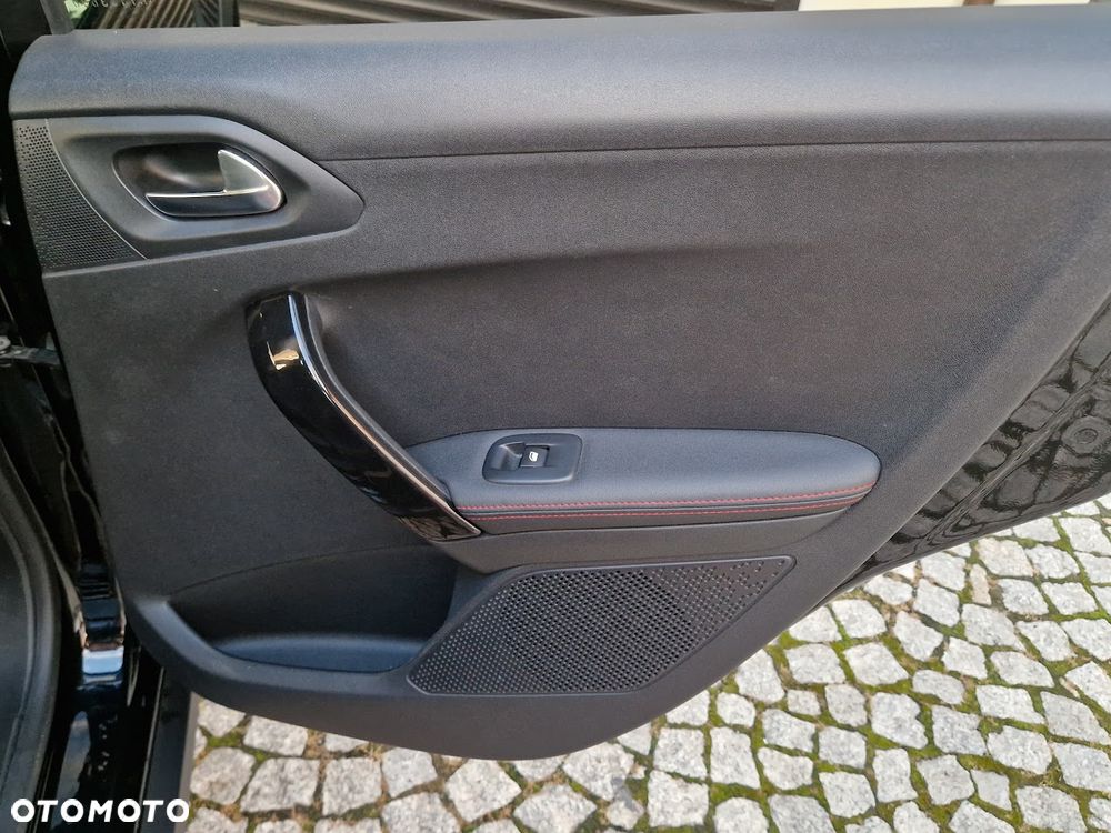 Peugeot 2008 PureTech 110 Stop&Start GT-Line Edition - 35