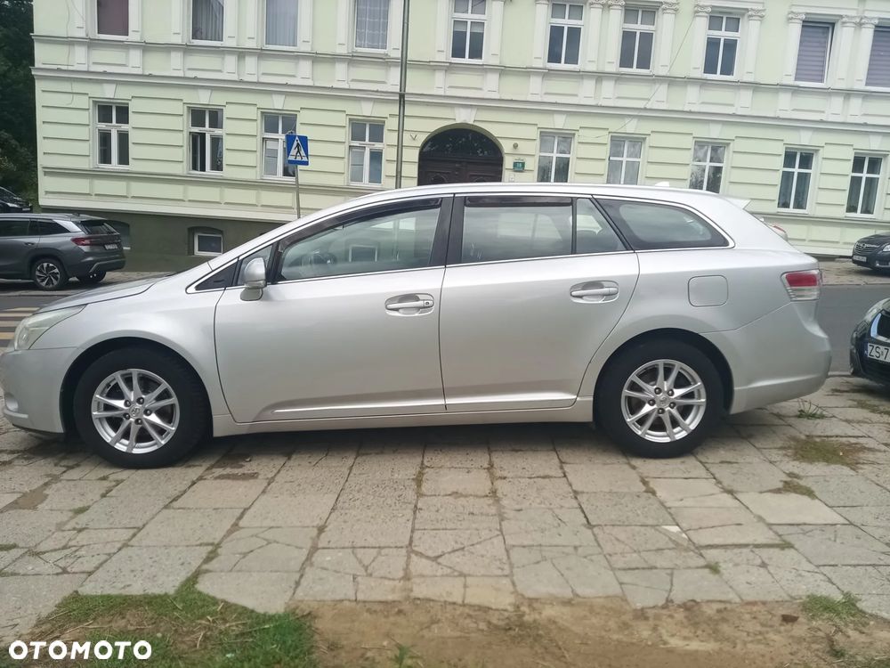 Toyota Avensis - 2
