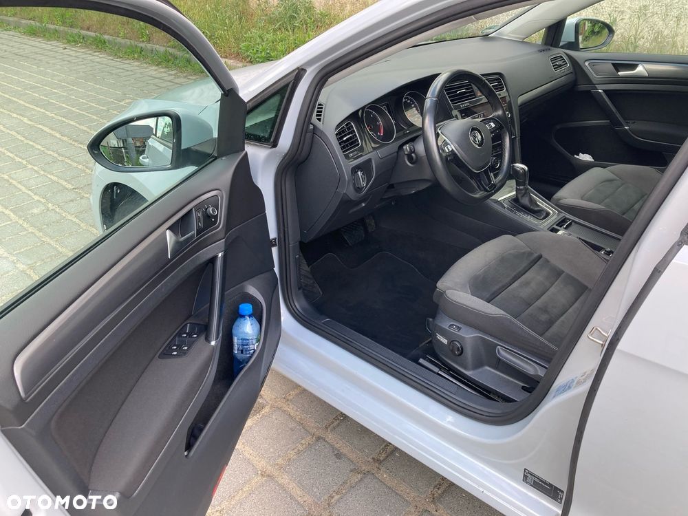 Volkswagen Golf - 11