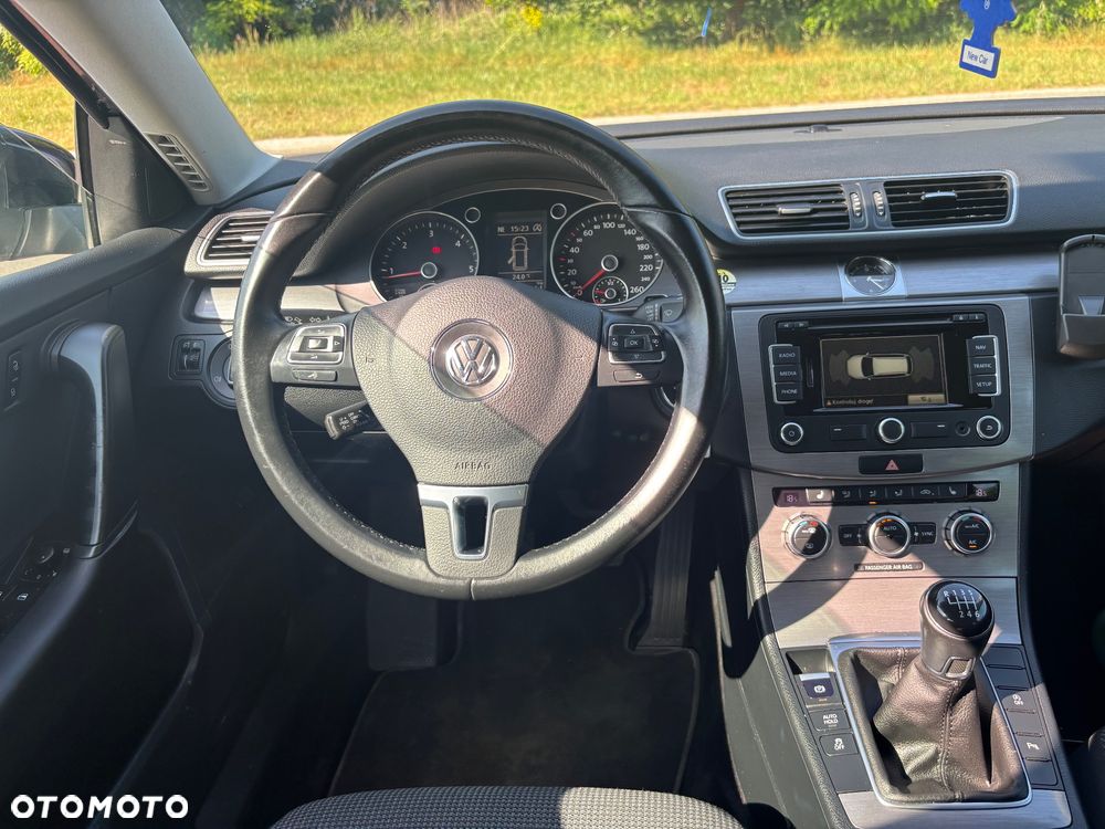 Volkswagen Passat 1.6 TDI Comfortline - 11