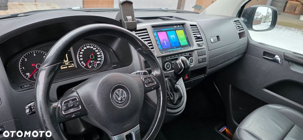 Volkswagen Caravelle - 7