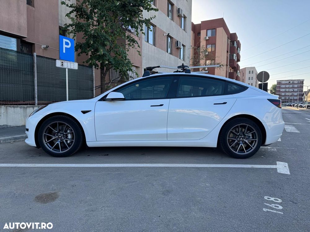 TESLA Model 3 2022 — imagine 4