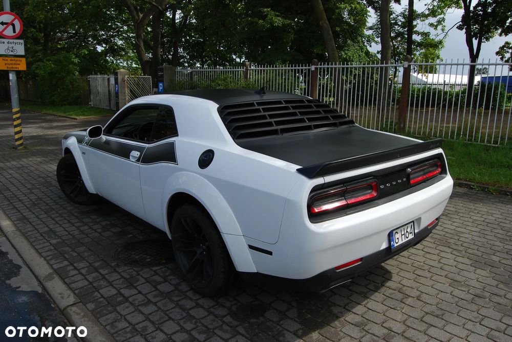 Dodge Challenger - 10
