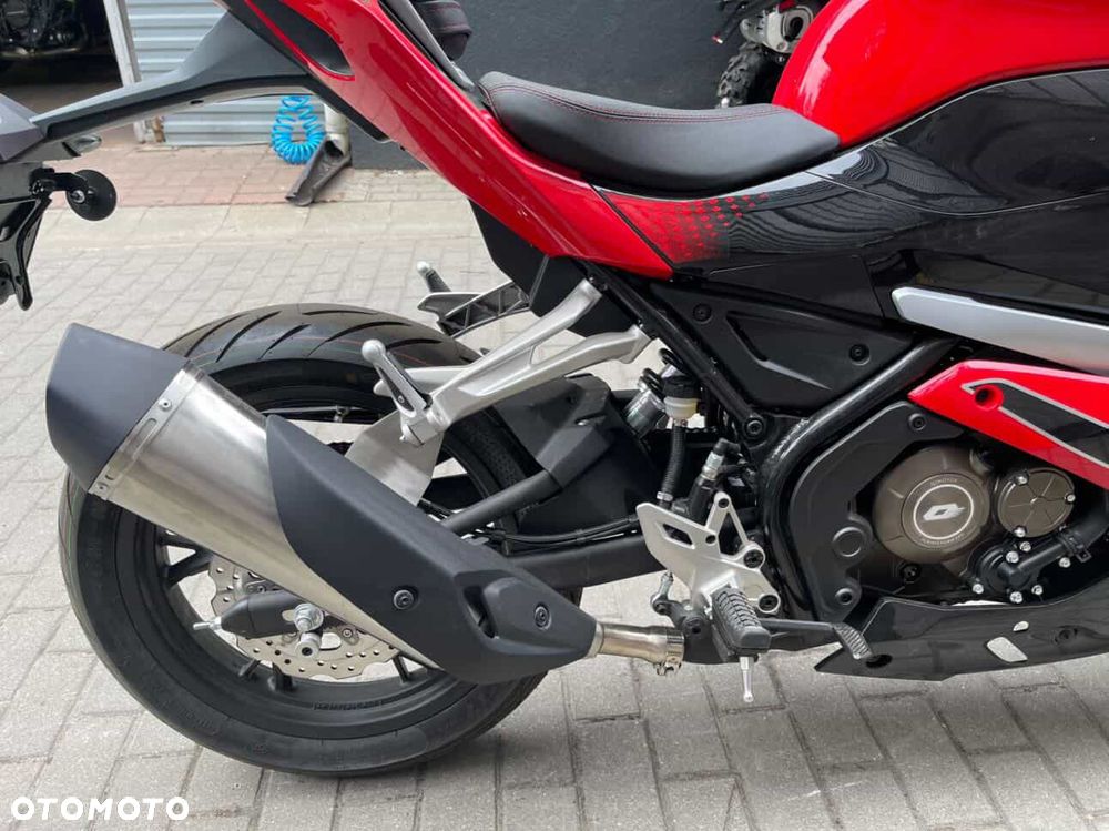 QJMOTOR SRK 125R - 6