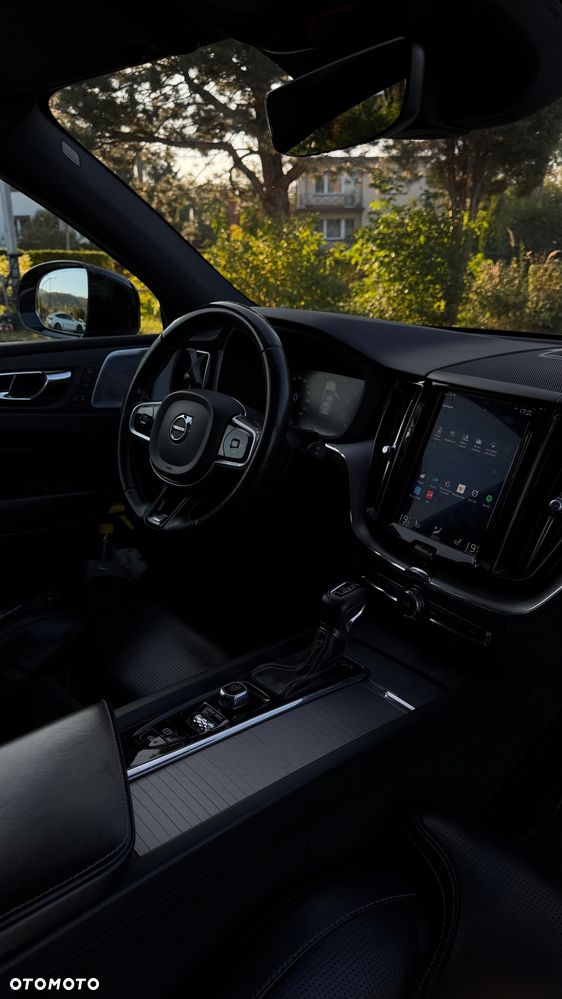 Volvo XC 60 T5 AWD R-Design - 23