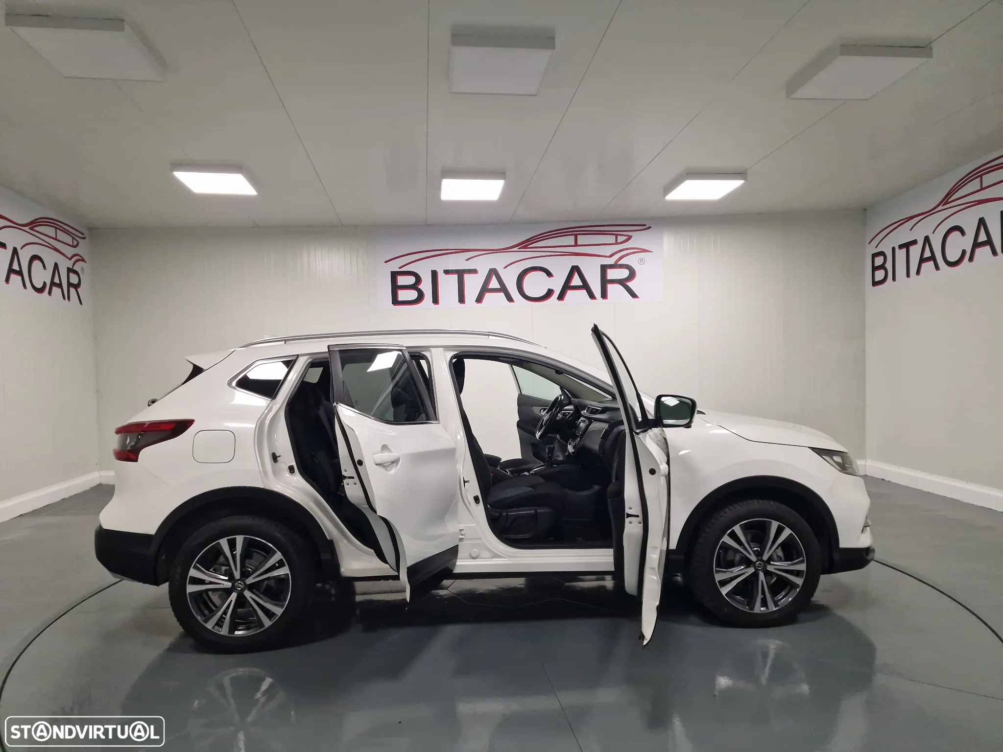 Nissan Qashqai 1.5 dCi N-Connecta 18 - 13