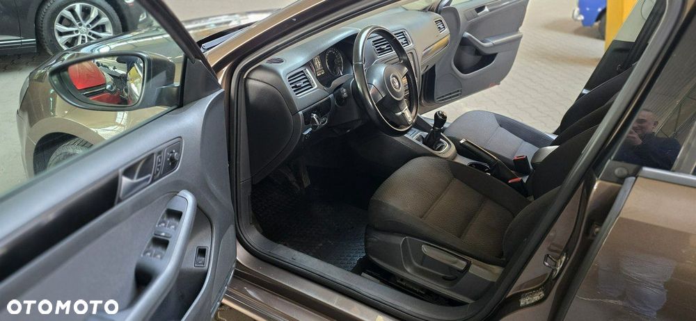 Volkswagen Jetta - 10
