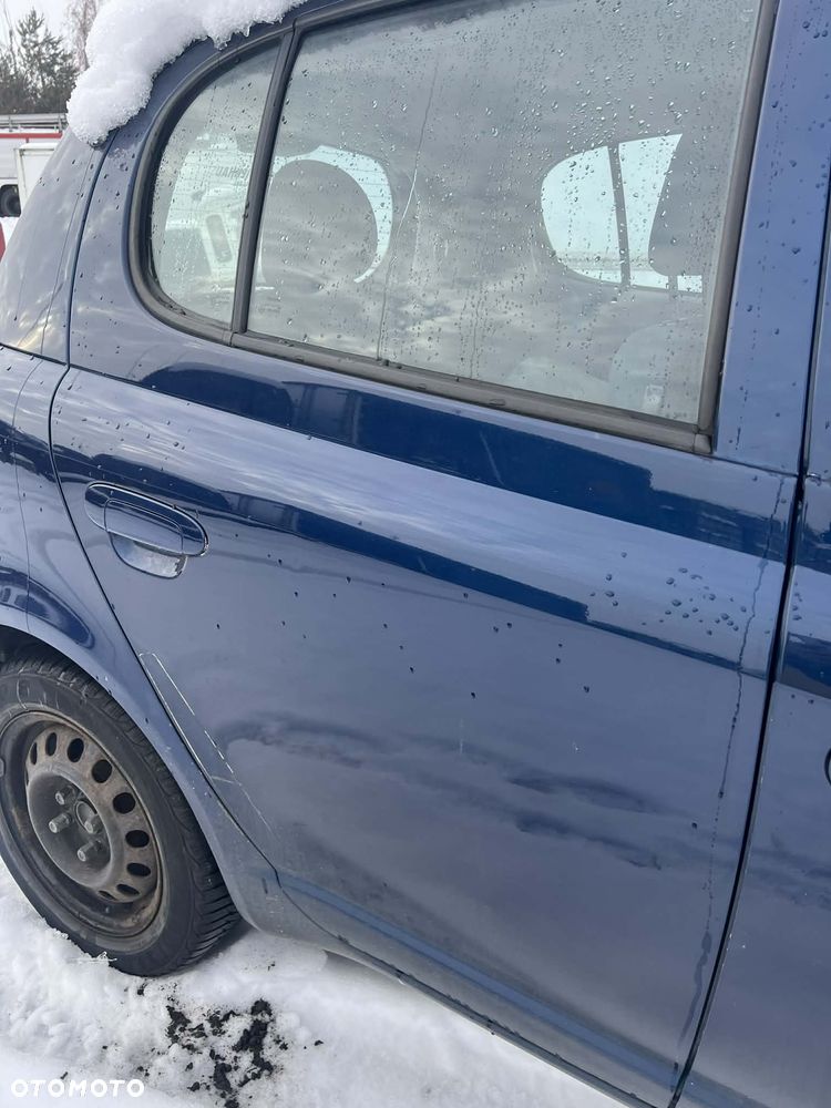 Drzwi prawe przednie, TYLNE Toyota Yaris I 1 KOMPLETNE !! Cena za szt.