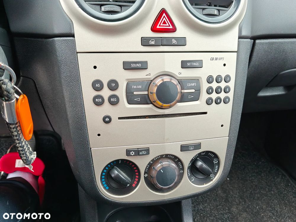 Opel Corsa 1.2 16V Cosmo - 24