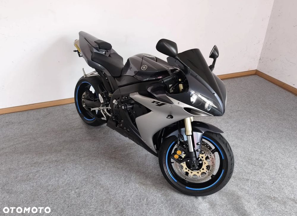 Yamaha R1 - 2
