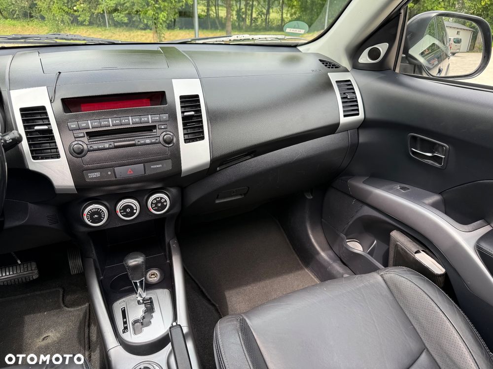 Mitsubishi Outlander 2.4 4WD CVT Intense - 32