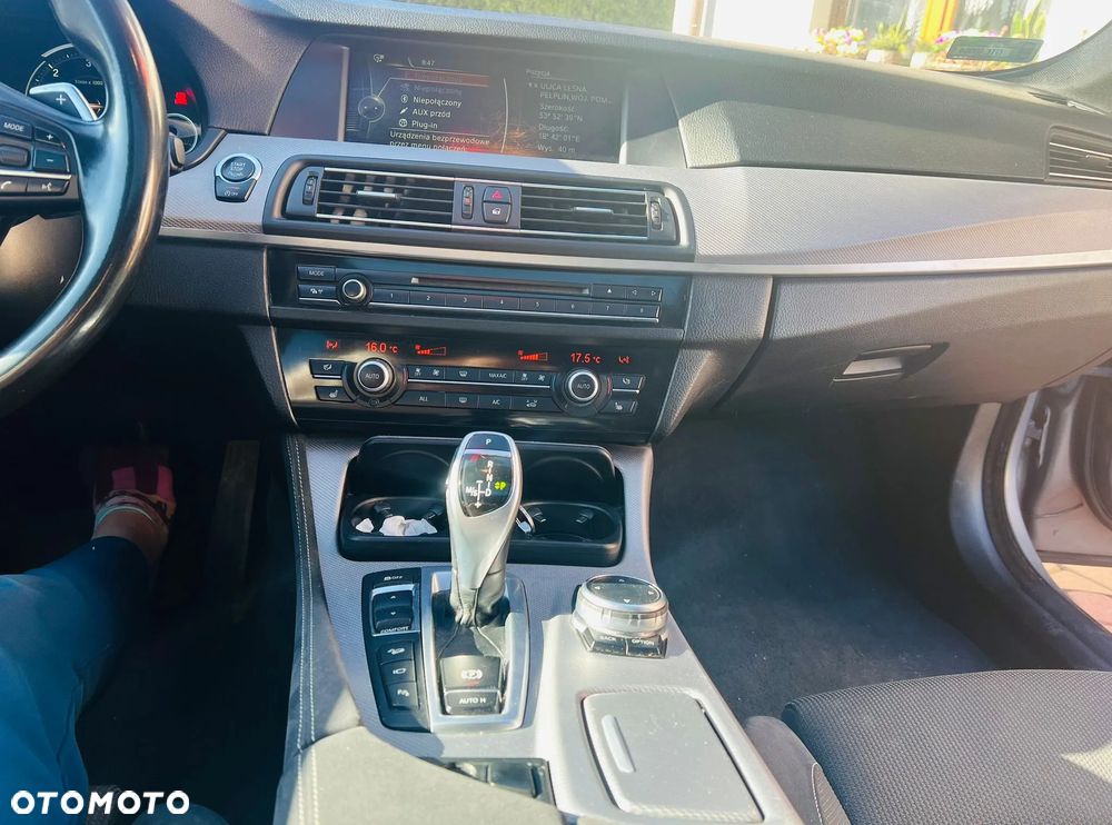 BMW Seria 5 525d xDrive - 12