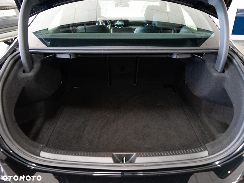 Mercedes-Benz Klasa A 180 Style 7G-DCT - 38