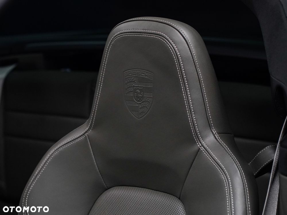 Porsche 911 Targa 4 GTS - 24