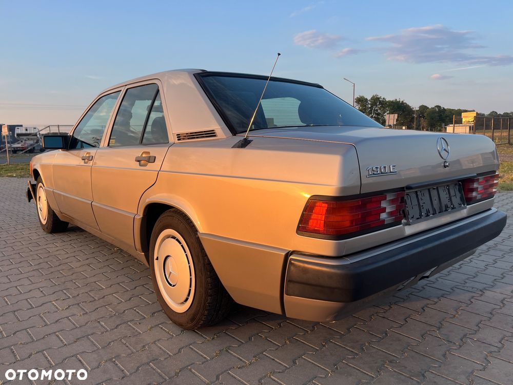 Mercedes-Benz W201 (190) - 3