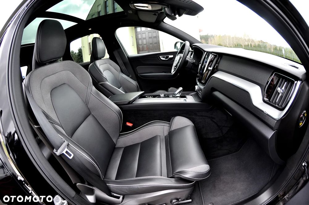 Volvo XC 60 B4 B Plus Dark - 16