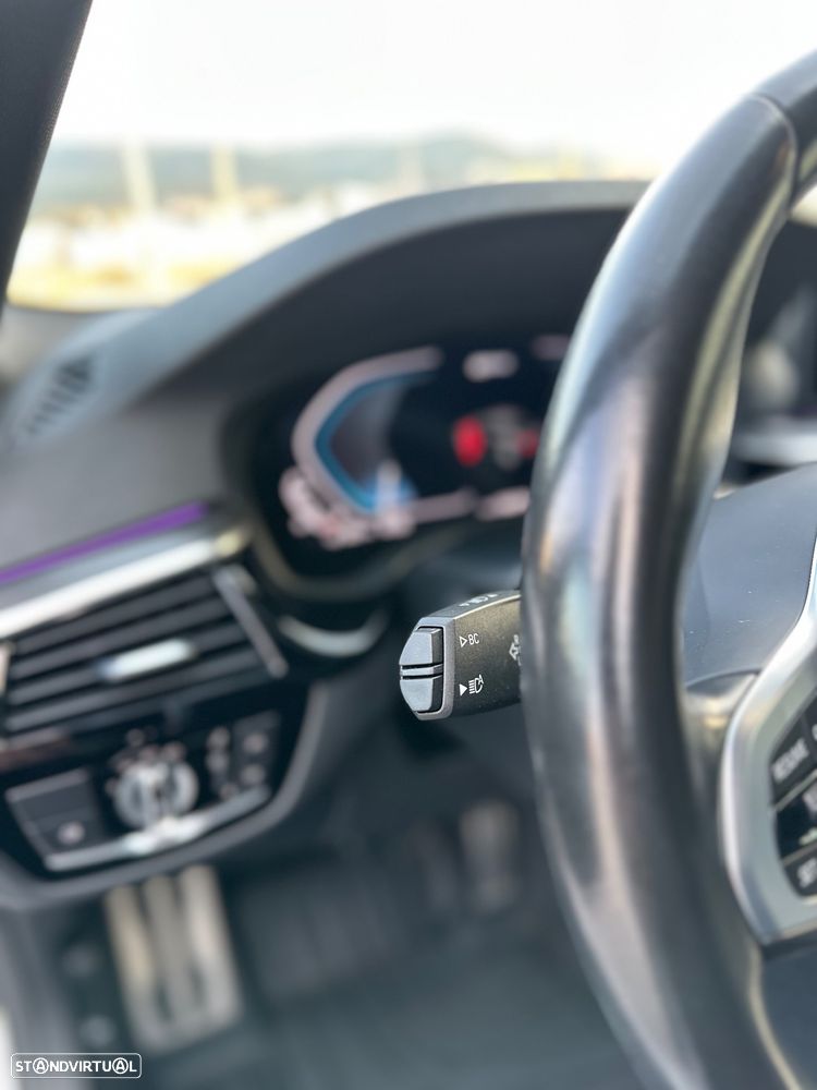 BMW 530 e Pack Desportivo M - 9