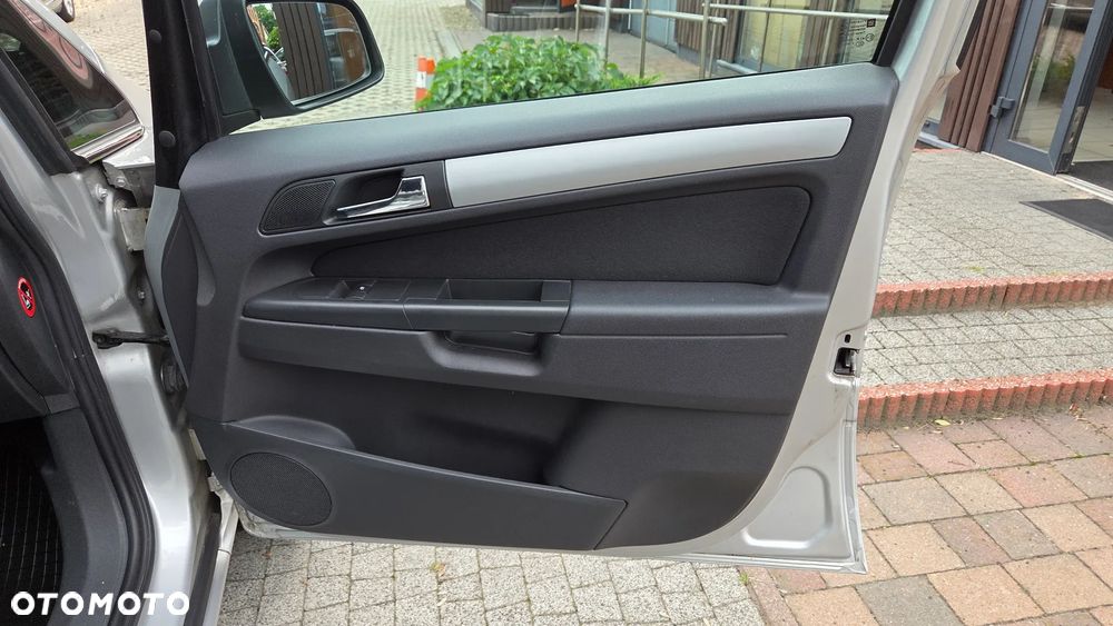 Opel Zafira 1.8 Family Plus - 26