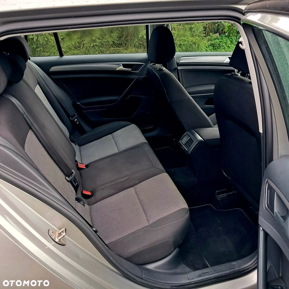 Volkswagen Golf - 8