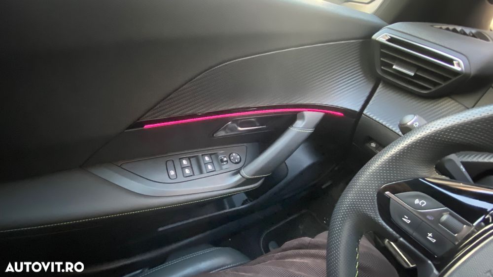 Peugeot 2008 e-2008 50 kWh GT - 11