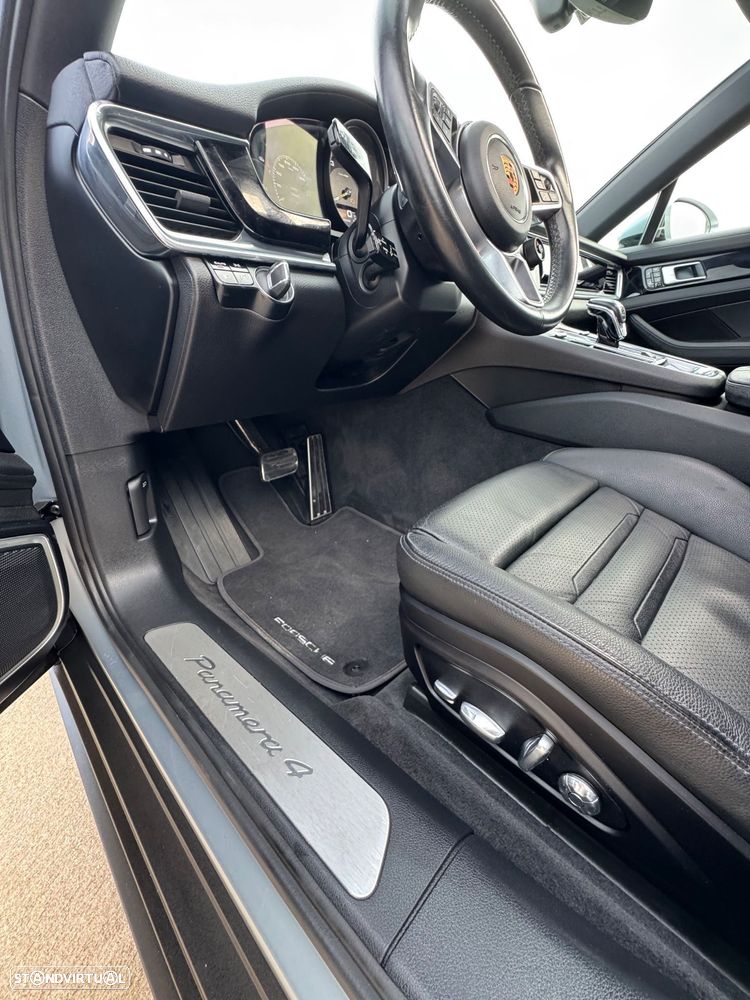 Porsche Panamera 4 E-Hybrid Platinum Edition com PDLS - 32