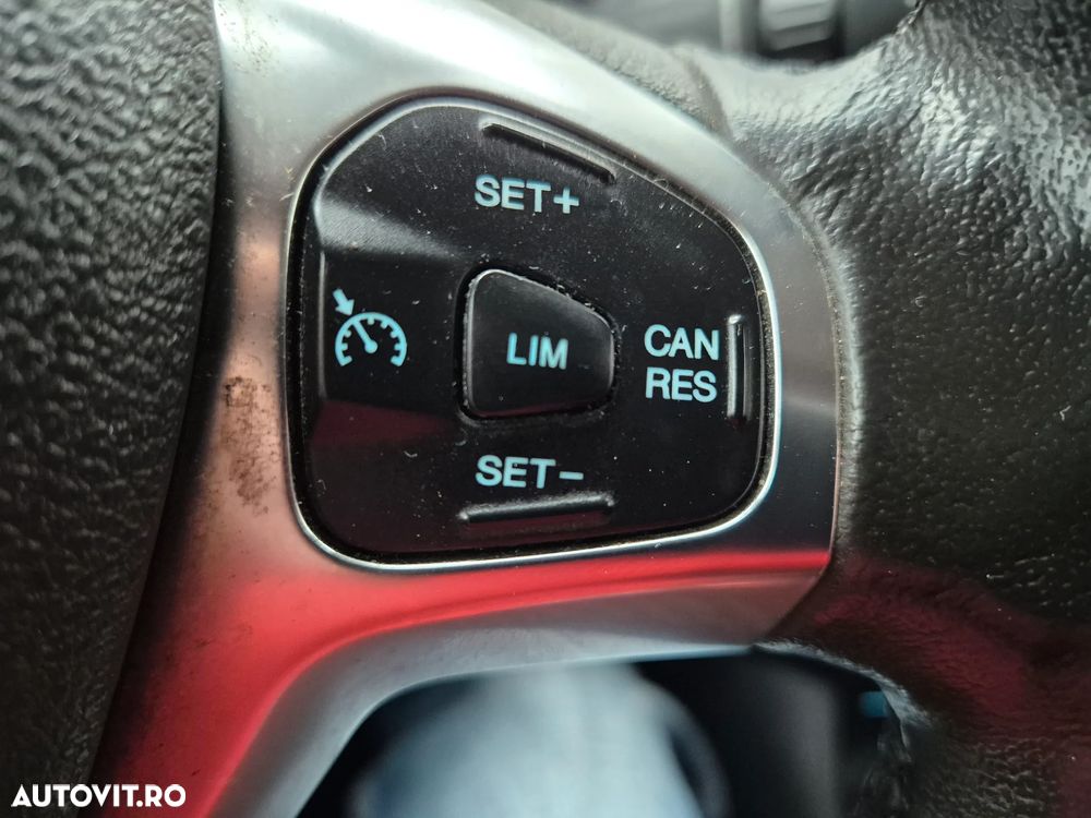 Ford Transit Courier - 23