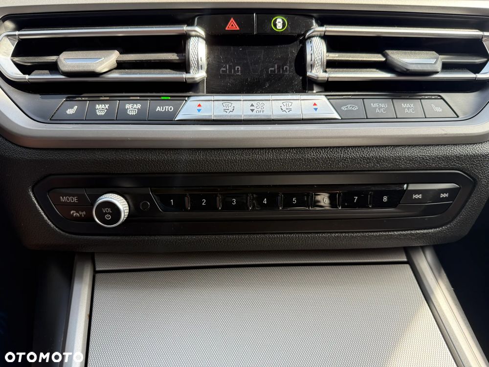 BMW Seria 3 318i - 15